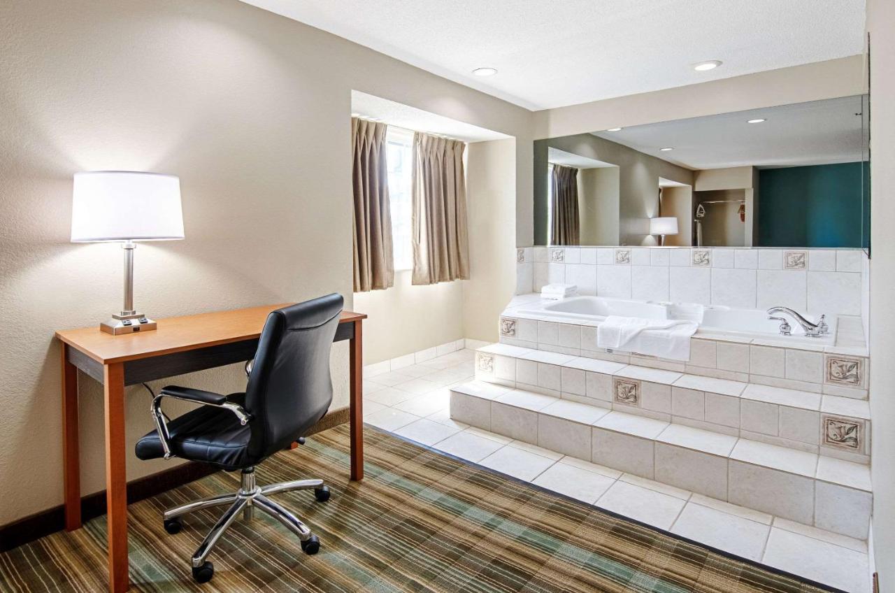 בריסטול Quality Inn & Suites I-81 Exit 7 מראה חיצוני תמונה