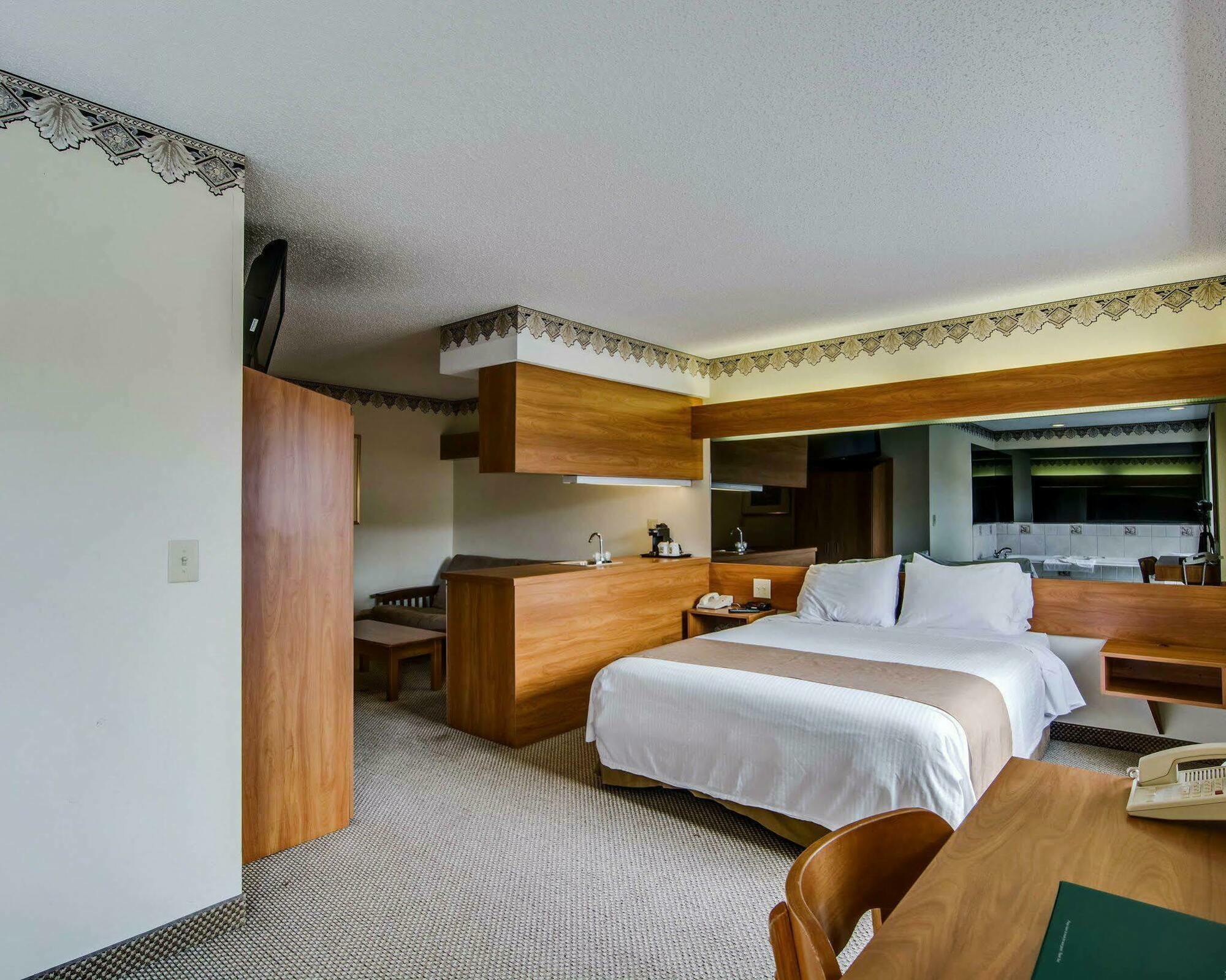 בריסטול Quality Inn & Suites I-81 Exit 7 מראה חיצוני תמונה